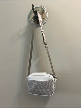 DNKY Crossbody bag Stylish White and Light Gray Crossbody Bag NWOT